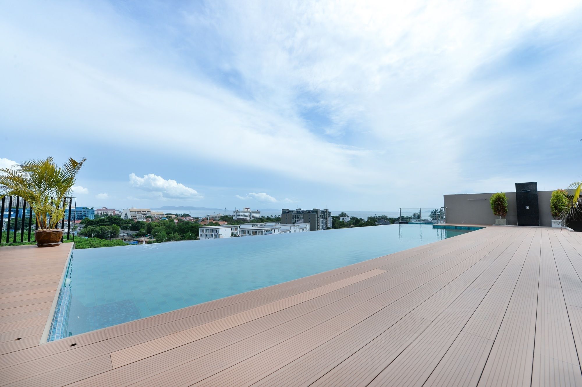 Lawinta Hotel Pattaya Jomtien Beach Exterior foto