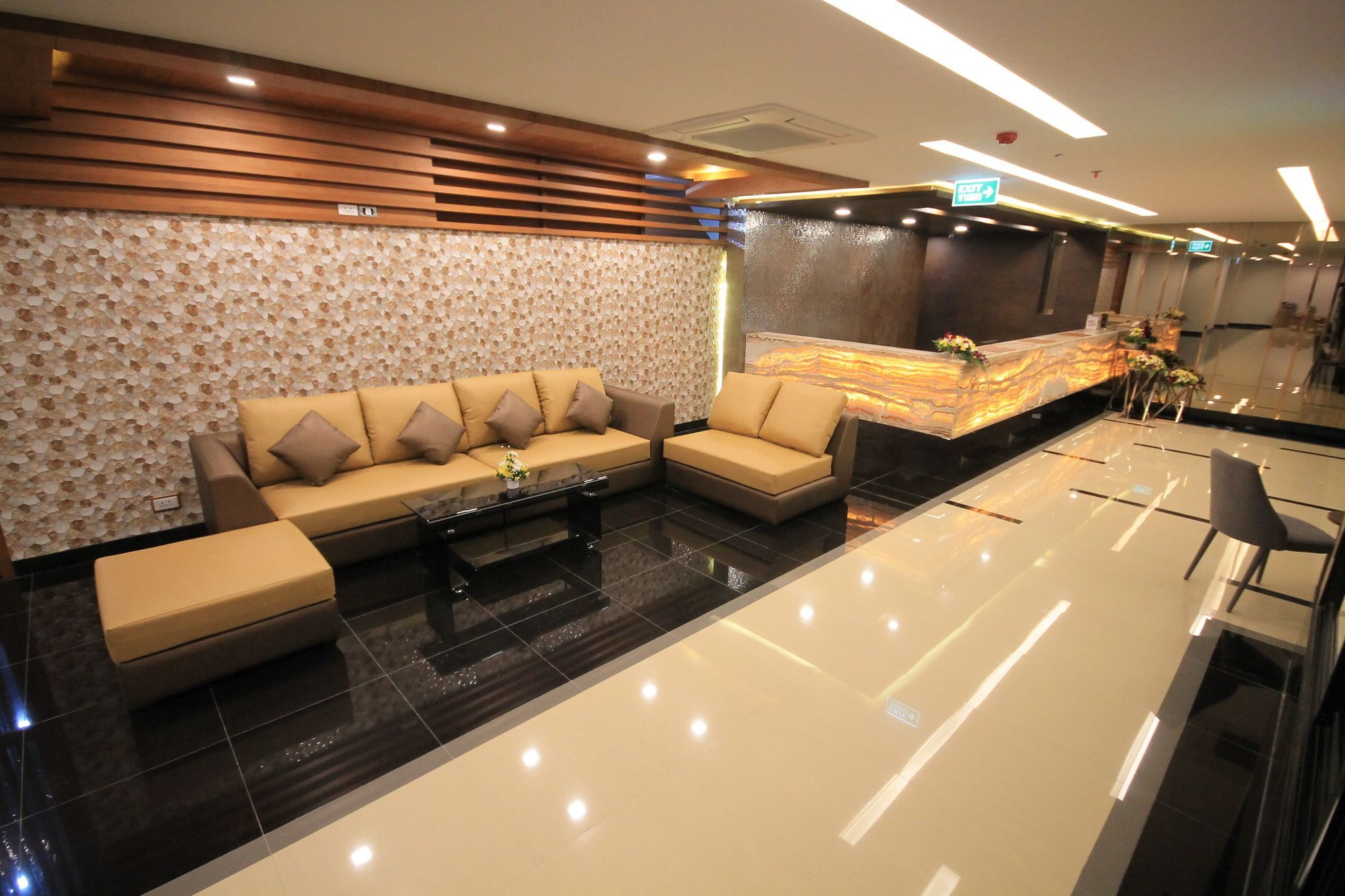 Lawinta Hotel Pattaya Jomtien Beach Exterior foto
